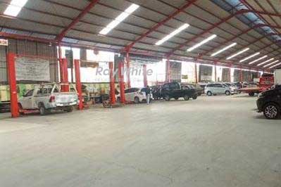 Dijual Showroom di jalan SM. Amin