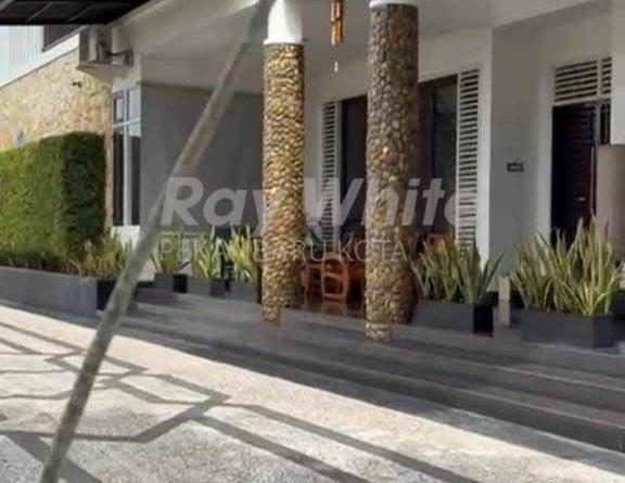 Dijual Rumah Cantik dan Mewah Siap Huni Dekat Jalan HangTuah